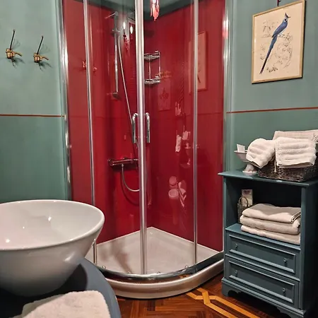 L'ape Regina Φεράρα