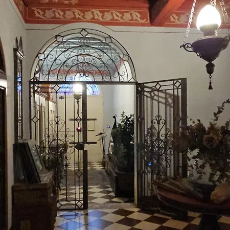 L'ape Regina Apartment