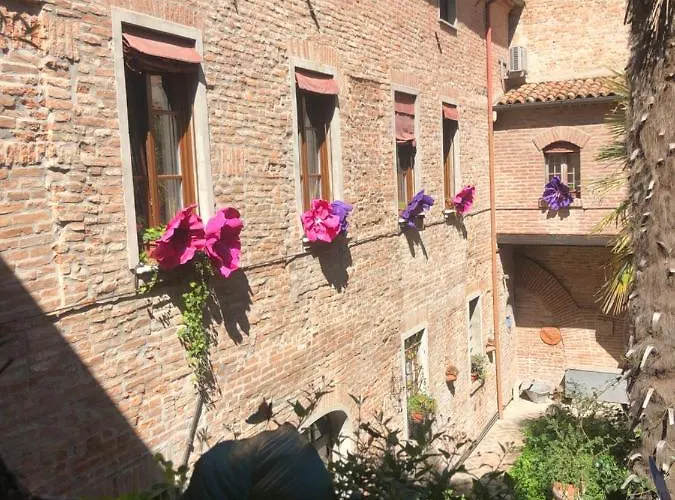 L'ape Regina Ferrara